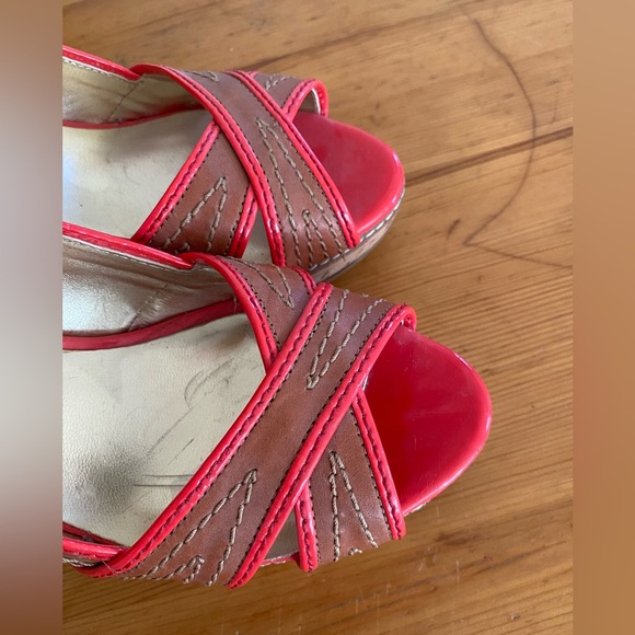 Guess brown and pink coral sandal platform cork pumps. Size 7. - Picture 7 of 8